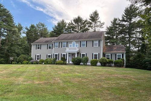 4 Rileys Way, Dartmouth, MA, 02747-5113 | Card Image