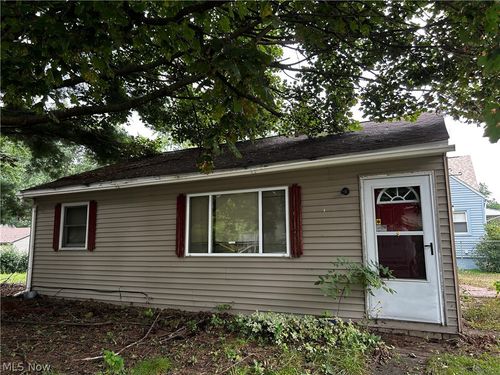 1915 Flint Ave, Akron, OH, 44305-4347 | Card Image