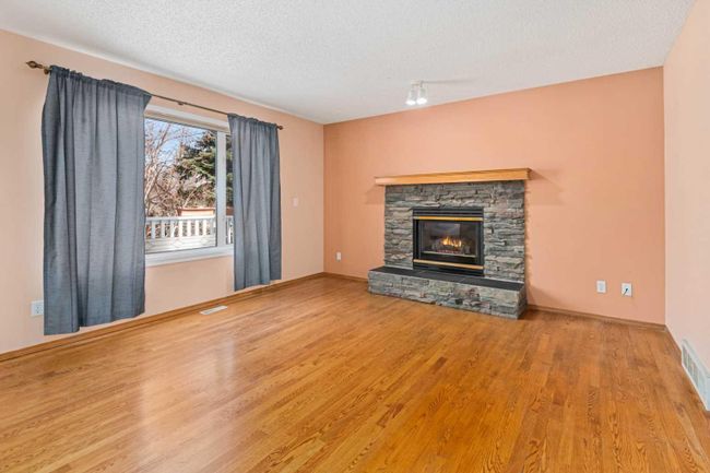 60 Chaparral Road Se, Home with 3 bedrooms, 3 bathrooms and 4 parking in Calgary AB | Image 16