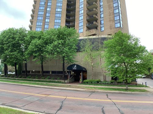 604-2950 Dean Pkwy, Minneapolis, MN, 55416-4220 | Card Image