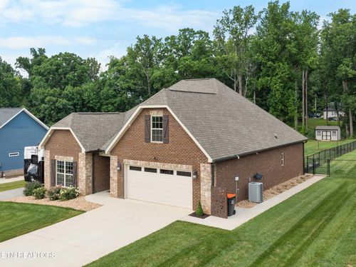 216 Butterfly Way, Maryville, TN, 37801-0919 | Card Image