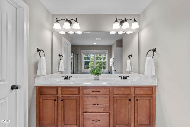 Dual Vanities | Image 31