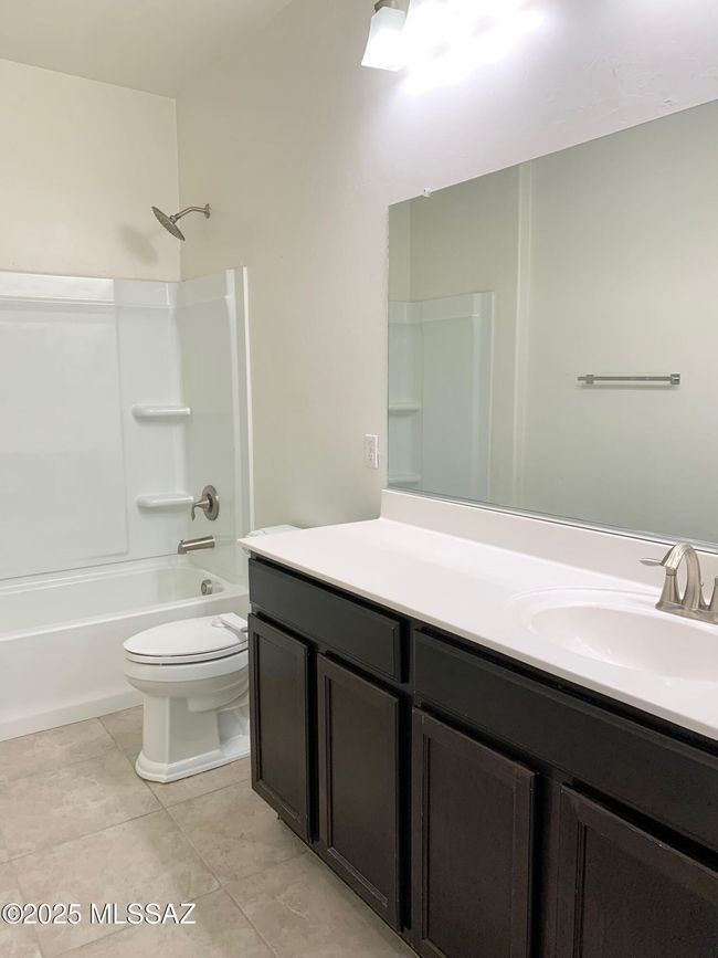 Hall Bathroom | Image 25