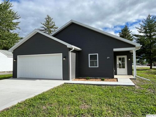 211 W Prairie St, Camp Point, IL, 62320-1029 | Card Image