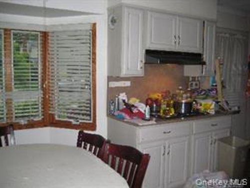 19 Curve Ln, Levittown, NY, 11756-1012 | Card Image