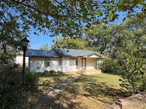 921 E Broadway St, Drumright, OK, 74030 | Card Image