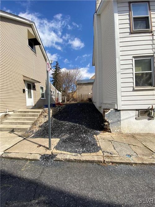 405 Crane St, CATASAUQUA, PA, 18032-2521 | Card Image
