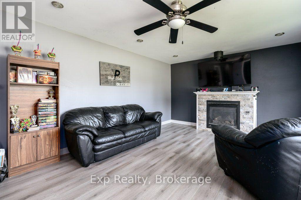 Residential in Quinte West (Sidney Ward) 5