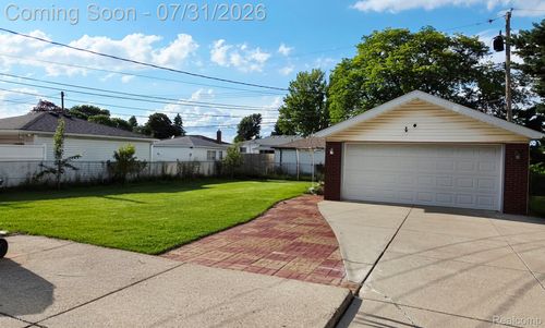 8577 Christine St, Warren, MI, 48093-4977 | Card Image