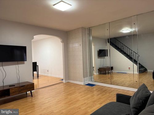 2726 S 8th St, PHILADELPHIA, PA, 19148-5044 | Card Image