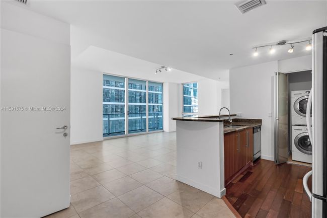 T-1802 - 300 S Biscayne Blvd, Condo with 2 bedrooms, 2 bathrooms and null parking in Miami FL | Image 6