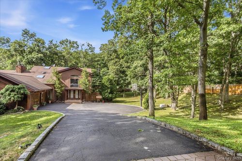 1 Brothers Ct, Dix Hills, NY, 11746-4932 | Card Image