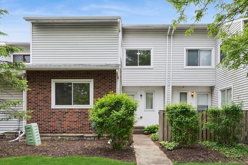 16 Wintergreen Ct, Woodridge, IL, 60517-1713 | Card Image