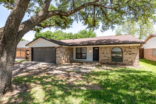 1828 Tracey Cir, Irving, TX, 75060-6943 | Card Image