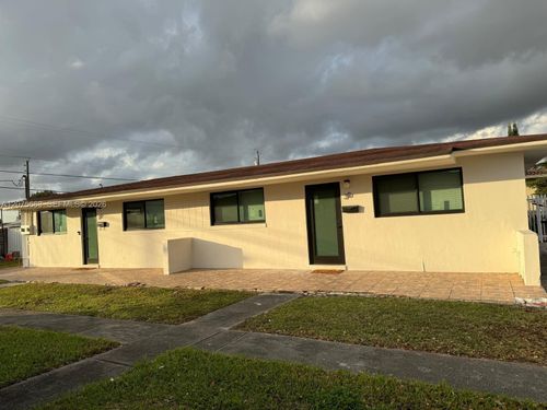 30 Nw 56th Ct, Miami, FL, 33126-4928 | Card Image