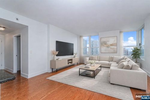 88 Morgan St, Jersey City, NJ, 07302-1427 | Card Image