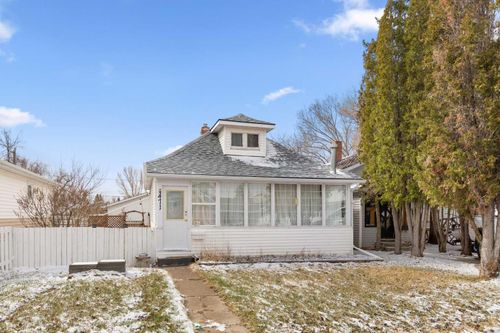 471 10 St Se, Medicine Hat, AB, T1A1R2 | Card Image