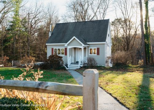 18 Mountain View Ave, Rosendale, NY, 12472-9666 | Card Image