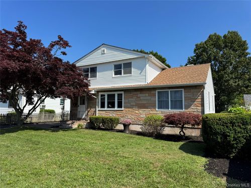 41 Mohawk Dr, Babylon, NY, 11703-3303 | Card Image