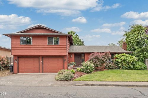 962 Ne 11th Street, Grants Pass, OR, 97526 | Card Image