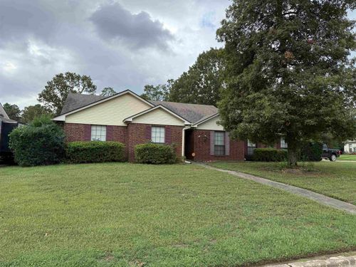 362 Regal Oaks Cir, White Hall, AR, 71602-3052 | Card Image