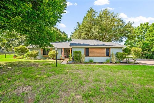 209 Live Oak Ln, Burleson, TX, 76028-6142 | Card Image