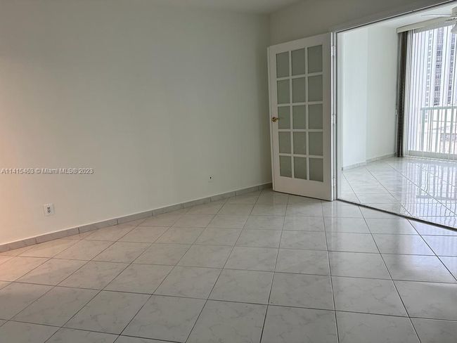 APT-811 - 5401 Collins Ave, Condo with 2 bedrooms, 2 bathrooms and null parking in Miami Beach FL | Image 35