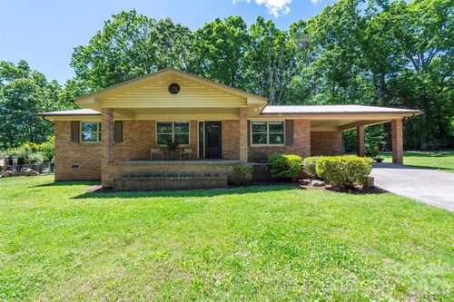 34 Goldmont St, Black Mountain, NC, 28711-2790 | Card Image