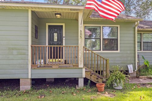 385 W Smith St, Sour Lake, TX, 77659-3851 | Card Image