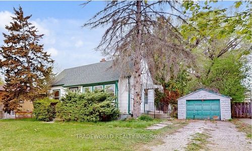 54 Wedgewood Dr, North York, ON, M2M2H5 | Card Image