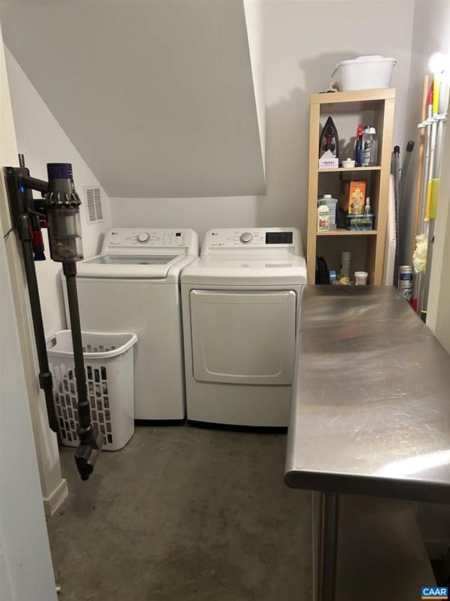 1130 E High St, Condo with 2 bedrooms, 2 bathrooms and null parking in CHARLOTTESVILLE VA | Image 23