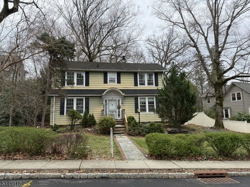 9 Hawthorne Pl, Summit, NJ, 07901-2108 | Card Image