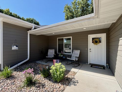 104 W Barck Ave, Luverne, MN, 56156-1238 | Card Image