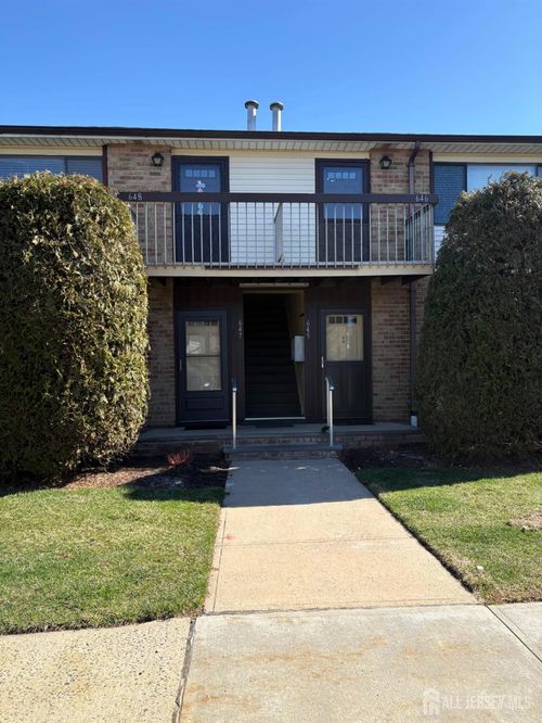 648 Cricket Ln, Woodbridge, NJ, 07095-1551 | Card Image