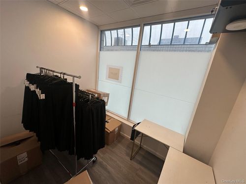 588 Central Ave, Cedarhurst, NY, 11516-2127 | Card Image