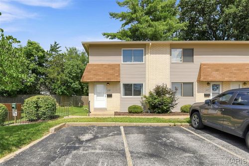 879 Portsdown Rd, Ballwin, MO, 63011-3042 | Card Image