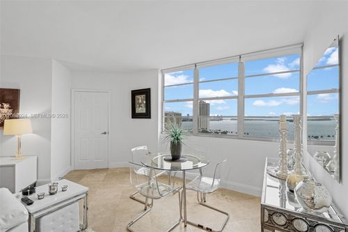 1830-905 Brickell Bay Dr, Miami, FL, 33131-2928 | Card Image