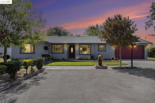 81 Yula Way, Oakley, CA, 94561-2824 | Card Image