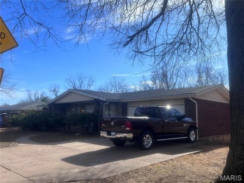 2026 Claudine Dr, Saint Louis, MO, 63138-1011 | Card Image