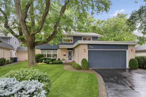2724 Old Glenview Rd, Wilmette, IL, 60091-3067 | Card Image