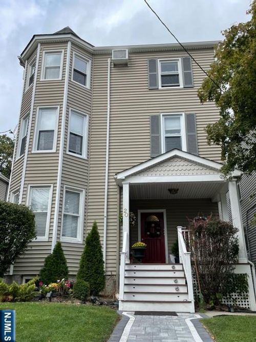 20 Gould St, Verona, NJ, 07044-1935 | Card Image