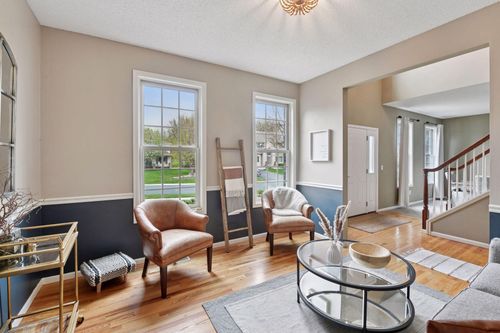 429 Summerfield Dr, Chanhassen, MN, 55317-7647 | Card Image