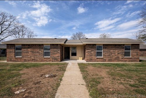100 W Oak, Webbers Falls, OK, 74470 | Card Image
