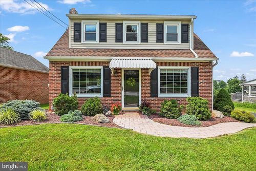 225 W Ore St, SEVEN VALLEYS, PA, 17360-9607 | Card Image
