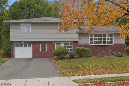 7 Wessman Dr, West Orange, NJ, 07052-2808 | Card Image