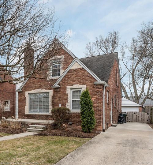 1525 Hollywood Ave, Grosse Pointe Woods, MI, 48236-1309 | Card Image