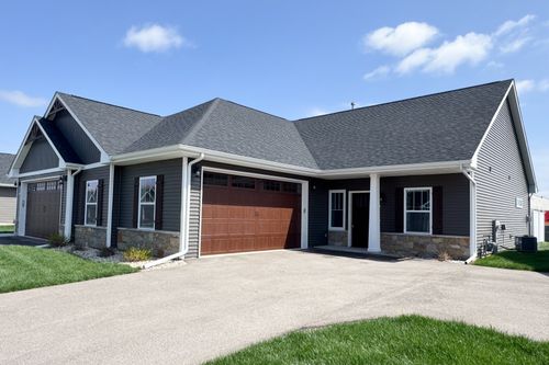 r-540 Anjali Court, Sycamore, IL, 60178 | Card Image