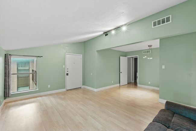 APT-2136 - 12824 Midway Rd, Condo with 2 bedrooms, 2 bathrooms and null parking in Dallas TX | Image 4