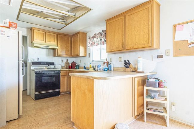 15660 Yates Rd, House other with 3 bedrooms, 2 bathrooms and 2 parking in Victorville CA | Image 11