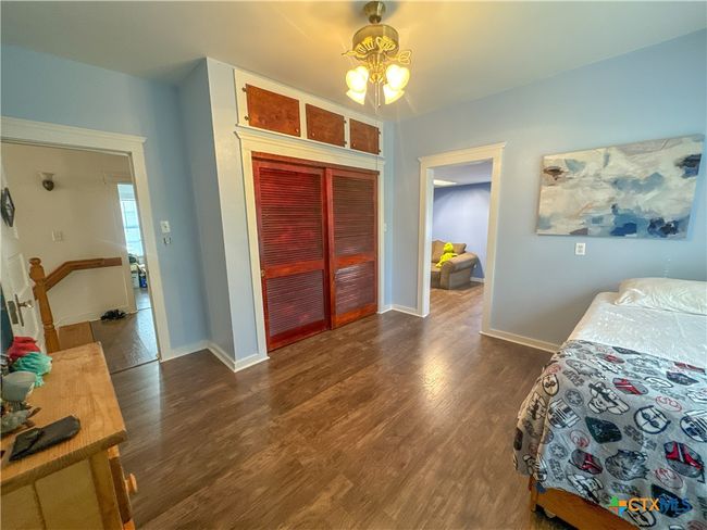 205 Hubbard Street, House other with 5 bedrooms, 3 bathrooms and null parking in Yoakum TX | Image 43